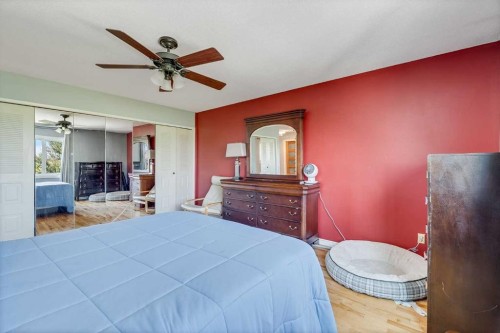 33-228 Theodore Place Nw, Calgary, AB - Indoor Photo Showing Bedroom