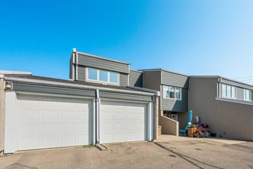 33-228 Theodore Place Nw, Calgary, AB - Outdoor With Exterior