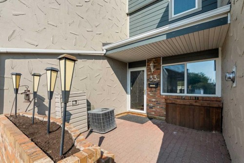 33-228 Theodore Place Nw, Calgary, AB - Outdoor