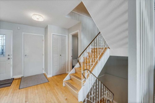 33-228 Theodore Place Nw, Calgary, AB - Indoor Photo Showing Other Room