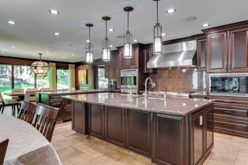 40 Eagle Ridge Place Sw, Calgary, AB - Indoor Photo Showing Kitchen With Upgraded Kitchen