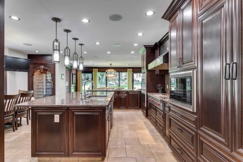 40 Eagle Ridge Place Sw, Calgary, AB - Indoor Photo Showing Kitchen With Upgraded Kitchen
