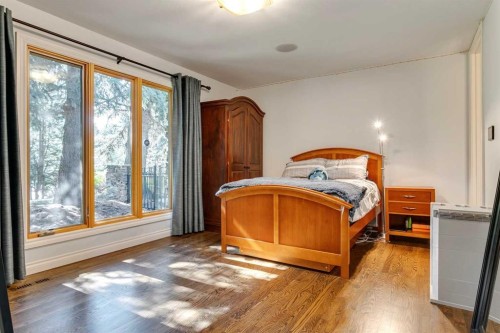 40 Eagle Ridge Place Sw, Calgary, AB - Indoor Photo Showing Bedroom