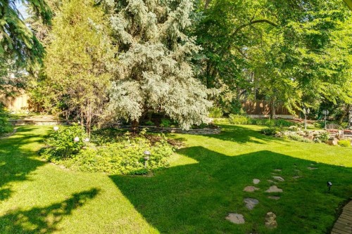 40 Eagle Ridge Place Sw, Calgary, AB - Outdoor