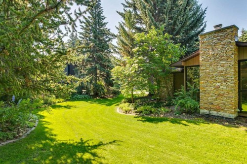 40 Eagle Ridge Place Sw, Calgary, AB - Outdoor