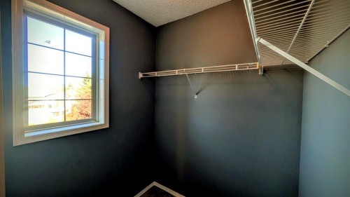 226 Erin Circle Se, Calgary, AB - Indoor