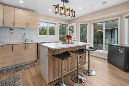 212 Woodbine Boulevard Sw, Calgary, AB - Indoor Photo Showing Kitchen