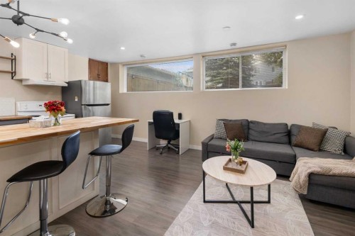 212 Woodbine Boulevard Sw, Calgary, AB - Indoor Photo Showing Living Room