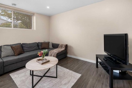 212 Woodbine Boulevard Sw, Calgary, AB - Indoor Photo Showing Living Room