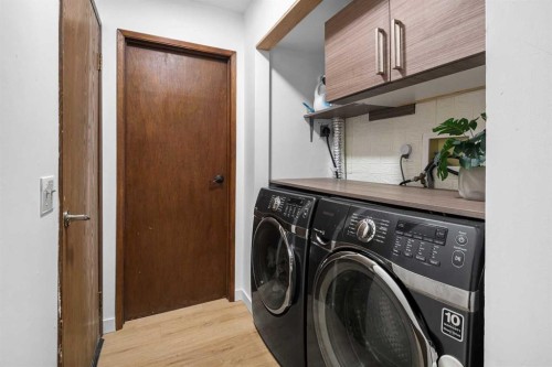 212 Woodbine Boulevard Sw, Calgary, AB - Indoor Photo Showing Laundry Room