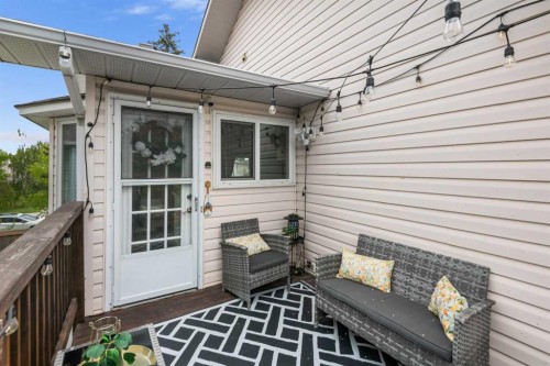 212 Woodbine Boulevard Sw, Calgary, AB - Outdoor With Exterior