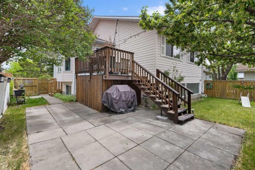 212 Woodbine Boulevard Sw, Calgary, AB - Outdoor With Exterior