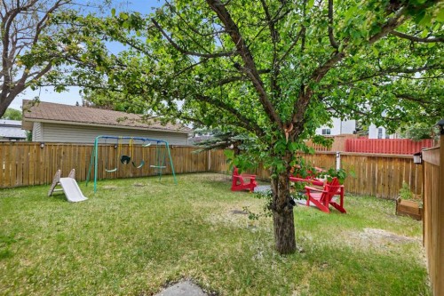 212 Woodbine Boulevard Sw, Calgary, AB - Outdoor With Backyard