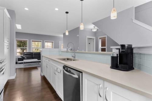 172 Evanspark Gardens Nw, Calgary, AB - Indoor Photo Showing Kitchen With Double Sink With Upgraded Kitchen