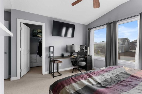 172 Evanspark Gardens Nw, Calgary, AB - Indoor Photo Showing Bedroom
