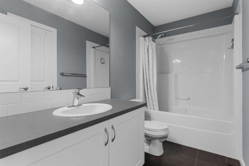 172 Evanspark Gardens Nw, Calgary, AB - Indoor Photo Showing Bathroom
