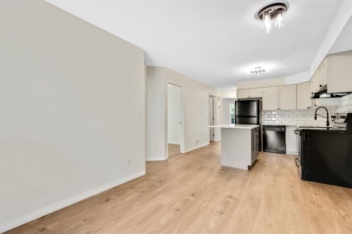 321-103 Strathaven Drive, Strathmore, AB - Indoor Photo Showing Kitchen
