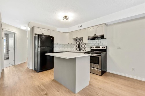 321-103 Strathaven Drive, Strathmore, AB - Indoor Photo Showing Kitchen