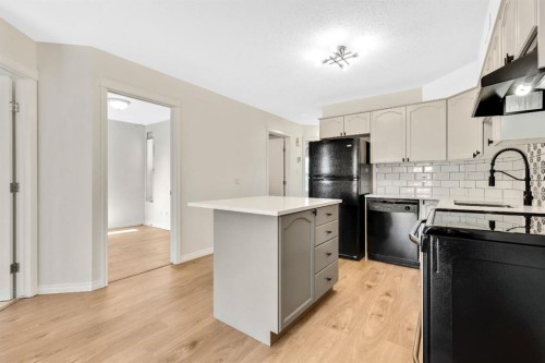 321-103 Strathaven Drive, Strathmore, AB - Indoor Photo Showing Kitchen