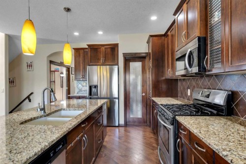 126 Tuscany Summit Heath Nw, Calgary, AB - Indoor Photo Showing Kitchen With Double Sink With Upgraded Kitchen
