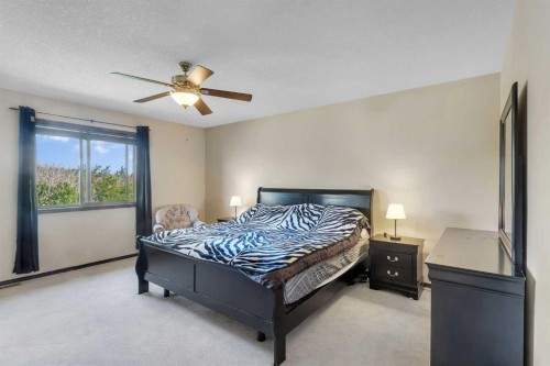 126 Tuscany Summit Heath Nw, Calgary, AB - Indoor Photo Showing Bedroom