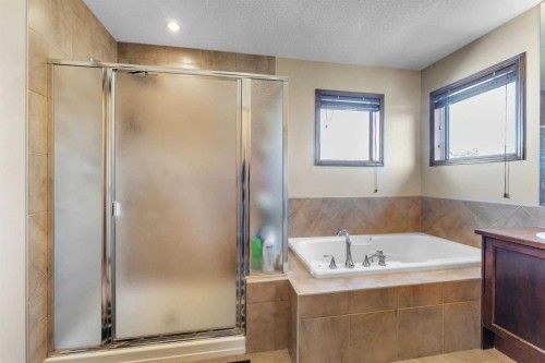 126 Tuscany Summit Heath Nw, Calgary, AB - Indoor Photo Showing Bathroom