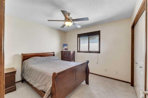 126 Tuscany Summit Heath Nw, Calgary, AB - Indoor Photo Showing Bedroom