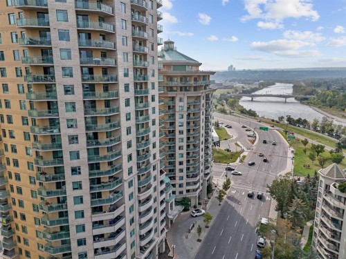 407-1121 6 Avenue Sw, Calgary, AB - Outdoor With Balcony With Facade