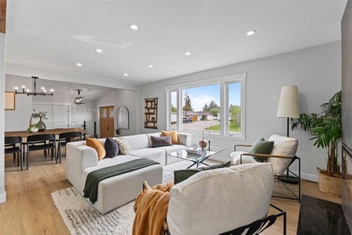 611 Agate Crescent Se, Calgary, AB - Indoor Photo Showing Living Room