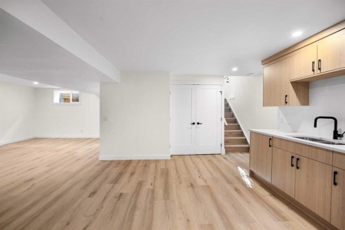 1040 Lake Ontario Drive Se, Calgary, AB - Indoor Photo Showing Kitchen