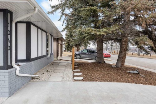 1040 Lake Ontario Drive Se, Calgary, AB - Outdoor