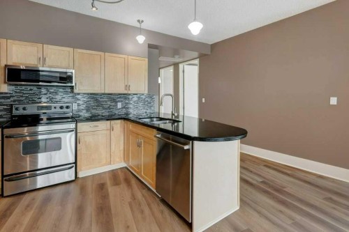 701-205 Riverfront Avenue Sw, Calgary, AB - Indoor Photo Showing Kitchen