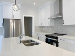 101 Treeline Manor SW Calgary, AB T2Y 0S3