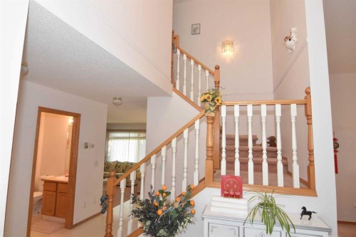 107 Hampshire Close Nw, Calgary, AB - Indoor Photo Showing Other Room