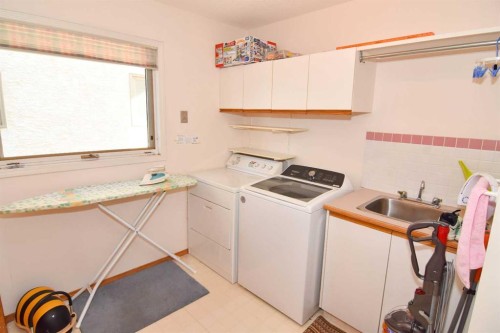 107 Hampshire Close Nw, Calgary, AB - Indoor Photo Showing Laundry Room