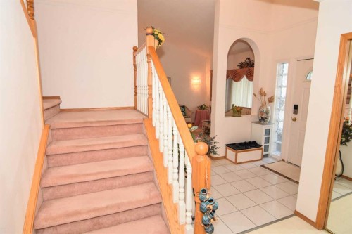 107 Hampshire Close Nw, Calgary, AB - Indoor Photo Showing Other Room