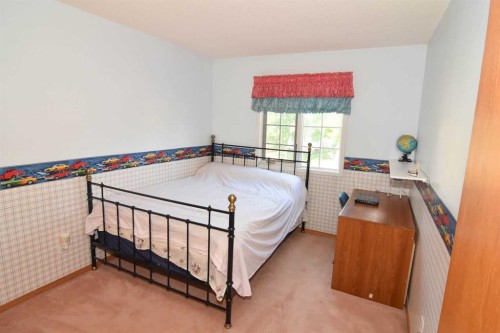 107 Hampshire Close Nw, Calgary, AB - Indoor Photo Showing Bedroom