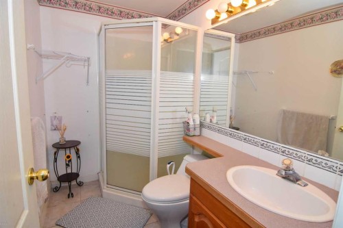 107 Hampshire Close Nw, Calgary, AB - Indoor Photo Showing Bathroom