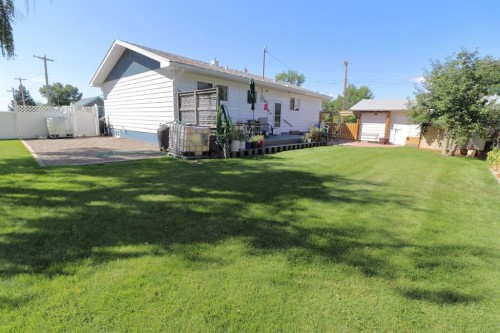 304 50 Avenue East, Claresholm, AB - Outdoor