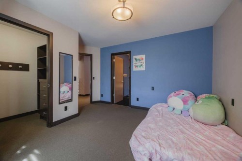 43 Westbluff Place, Rural Rocky View County, AB - Indoor Photo Showing Bedroom