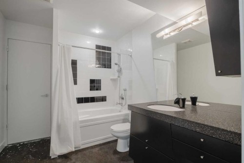 43 Westbluff Place, Rural Rocky View County, AB - Indoor Photo Showing Bathroom