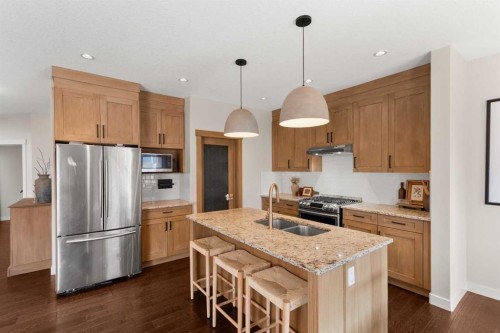 1535 Idaho Street, Carstairs, AB - Indoor Photo Showing Kitchen With Double Sink With Upgraded Kitchen