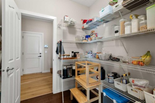 1535 Idaho Street, Carstairs, AB - Indoor With Storage