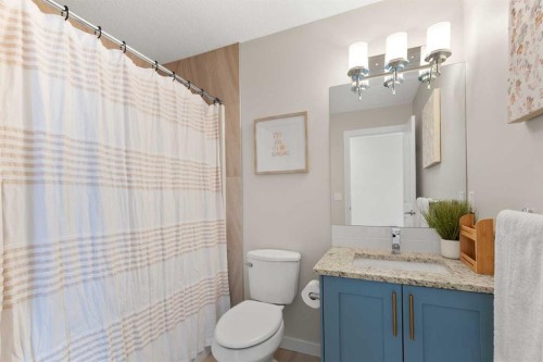 1535 Idaho Street, Carstairs, AB - Indoor Photo Showing Bathroom
