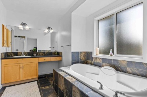 57 Everwillow Boulevard Sw, Calgary, AB - Indoor Photo Showing Bathroom