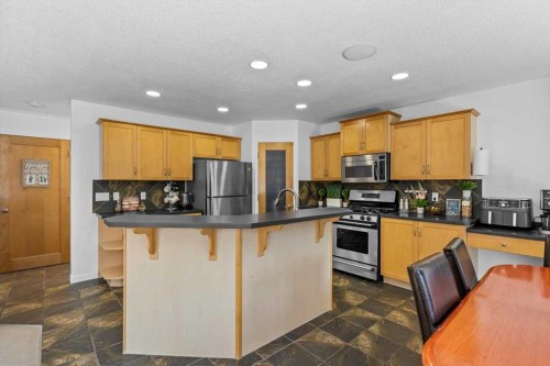 57 Everwillow Boulevard Sw, Calgary, AB - Indoor Photo Showing Kitchen