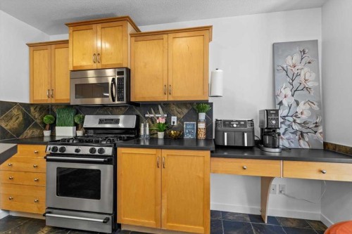 57 Everwillow Boulevard Sw, Calgary, AB - Indoor Photo Showing Kitchen