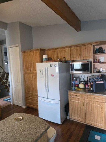 5112 Maryvale Drive Ne, Calgary, AB - Indoor Photo Showing Kitchen