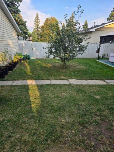 5112 Maryvale Drive Ne, Calgary, AB - Outdoor