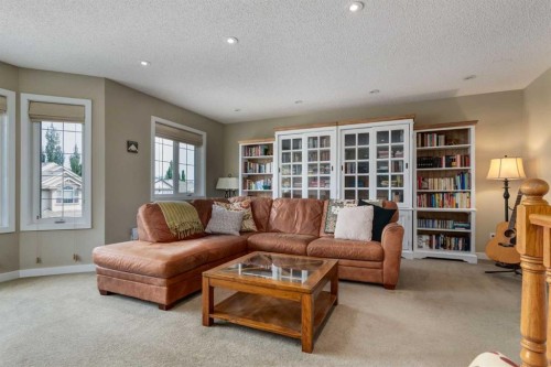 21 Springbank Rise Sw, Calgary, AB - Indoor Photo Showing Living Room